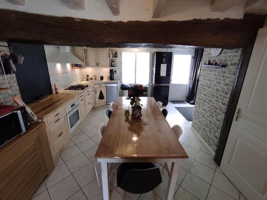 Chaleureuse Maison De Ville Avec Parking Gratuit 希农 外观 照片