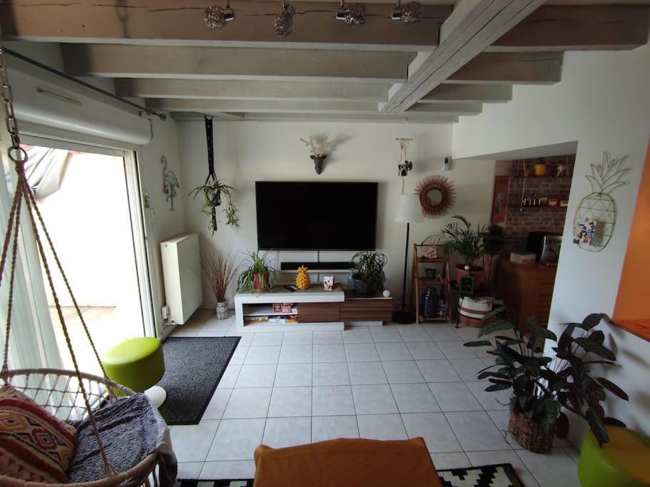 Chaleureuse Maison De Ville Avec Parking Gratuit 希农 外观 照片