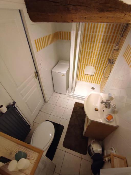 Chaleureuse Maison De Ville Avec Parking Gratuit 希农 外观 照片
